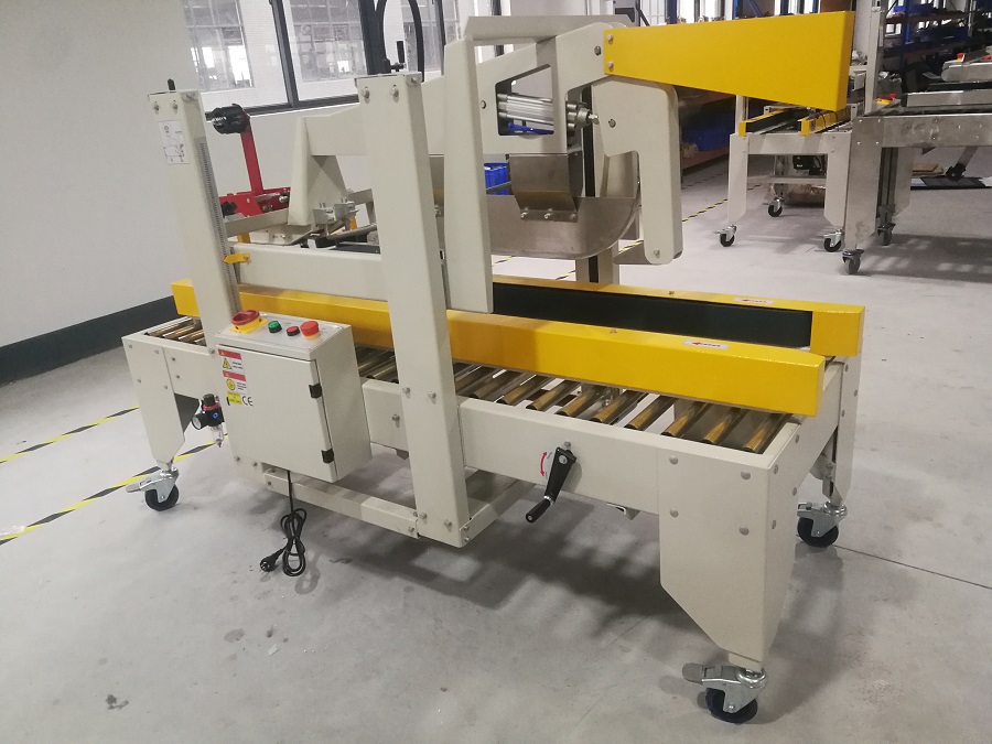 【自動(dòng)封箱機(jī)】封箱機(jī)為何受到市場的喜愛?